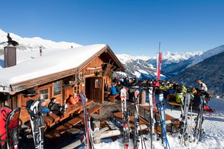 Ski vor der Lattenalm